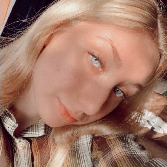 Meet your Posher, Emma - Picture 2 of 2